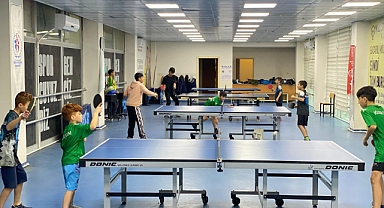 Kazım Karabekir Spor Salonu'nda Masa Tenisi Heyecanı