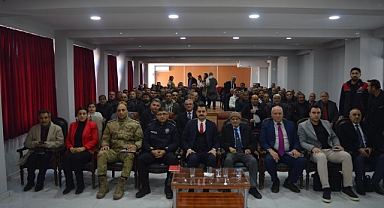 Tuzluca’da Muhtarlar Toplantısı: Kaçak Yapılar ve Toprak Koruma Gündemde