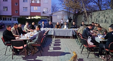 Aralık Kaymakamı ve İl Emniyet Müdürü, Polislerle İftar Yaptı