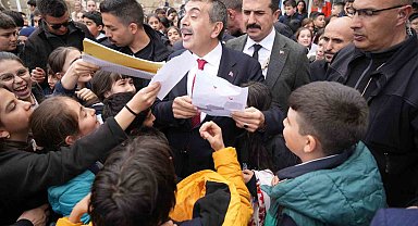 Bakan Tekin: "Akademik ve sportif eğitim mutlaka beraber yürütülmeli"