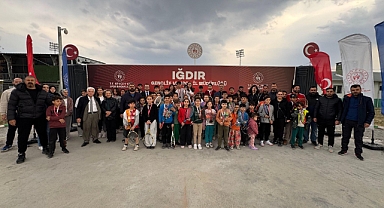 Çanakkale Şehitleri Anısına Düzenlenen Tenis Turnuvasında Ödüller Sahiplerini Buldu