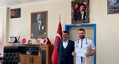 Dr. Burak Yenikaya'ya Özverili Hizmetlerinden Dolayı Teşekkür Belgesi