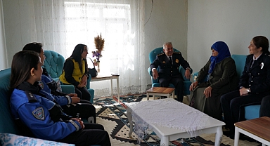 Emniyet Müdürü Şehit Ailelerini Unutmadı: Bayramda Anlamlı Ziyaret