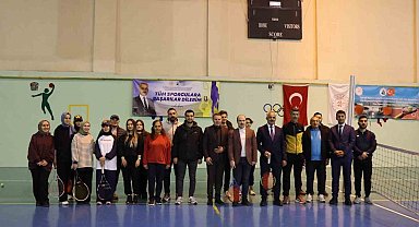 Oltu'da kort tenisi heyecanı