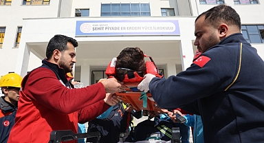Şehit Piyade Er Erdem Yüce İlkokulu’nda Gerçekçi Deprem Tatbikatı