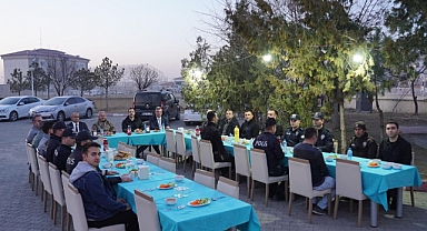 Vali Yardımcısı Abdurrahman Çelebi ve Emniyet Müdürü Niyazi Turgay, Emniyet Personeliyle İftarda Buluştu