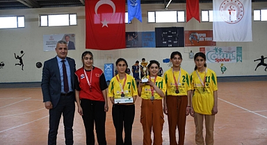 Aralık’ta Yıldızlar Futsal Bahar Turnuvası Tamamlandı: Genç Sporculara Ödüllerini Kaymakam Aydın Verdi