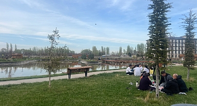 Iğdırlılar Bayram Tatilinde Millet Bahçesi ve Mesire Alanlarını Doldurdu