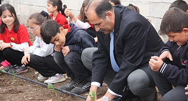 Köy Okulundan Avrupa’ya Açılan Başarı Hikâyesi: “Yeşil Diller”
