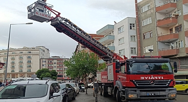 Iğdır’da Dalgın Kadın Mahsur Kaldı, İtfaiye Zamanında Müdahale Etti