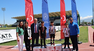Iğdır’da Dünya Atletizm Çocuk Günü Coşkusu: İl Müdürü Recai Şahin Çocuklarla Koştu, Oynadı