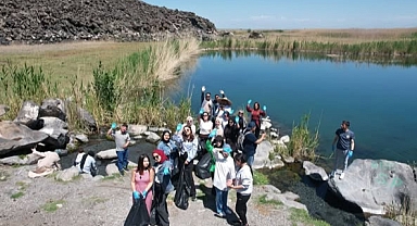Iğdır Üniversitesi Öğrencilerinden Karasu Çayı'nda Temizlik ve Fidan Dikimi Etkinliği!