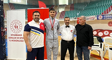 Iğdırlı Boksör Cihan Yıldız Türkiye Üçüncüsü Oldu, Milli Takım Kampına Davet Edildi