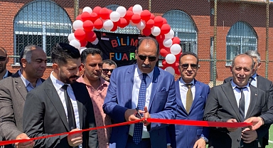 Milli Eğitim Müdürü Aziz Gün, Aralık’taki Bilim Fuarı’nda Öğrencilerle Buluştu