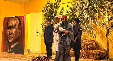 Tuzluca’da 19 Mayıs Coşkusu: Gençler Tiyatro ve Kafkas Gösterisiyle Ayakta Alkışlandı