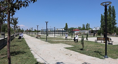 Iğdır’da Parklar Yenileniyor: Temizlik ve Bakım Çalışmaları Devam Ediyor