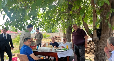 Vali Turan, Söğütlü Mahallesi'nde Muhtar Memet Argış'ın Misafiri Oldu