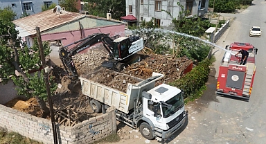 Iğdır’da Tehlike Arz Eden Metruk Binalar Yıkılıyor