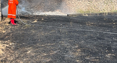 Özdemir Köyünde Kuru Ot Yangını: Facianın Eşiğinden Dönüldü!