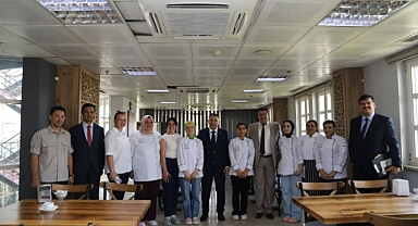 Rektör Gürel’den Gastronomi Öğrencilerine Moral Ziyareti: “Uygulamalı Eğitim, Başarının Anahtarıdır”