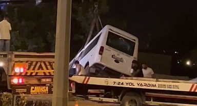 Özel Hastane Yolu Üzerinde Dolmuş bahçeye uçtu