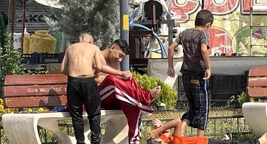 Iğdır’da Çocuklar Süs Havuzunda Serinledi