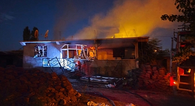 Karakuyu’da Gece Yarısı Yangını: Ev Küle Döndü