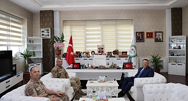 Suveren Komutanı ve Jandarma Uzman Çavuş’tan Rektör Gürel’e Ziyaret