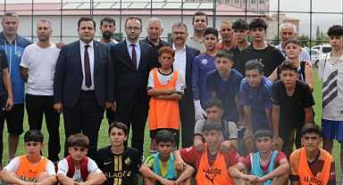 Vali Ercan Turan’dan Emek Mahallesi Futbol Sahasına Ziyaret: “Gençlerimizin Yanındayız”