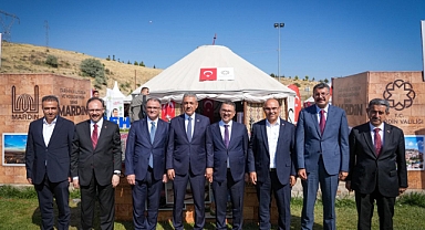 Valilerden Malazgirt Zaferi’ne Anlamlı Ziyaret