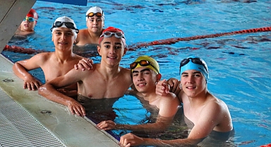 “Yüzme Bilmeyen Kalmasın” Projesi Gençlerle Buluşuyor