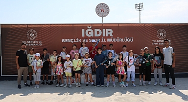 Gençler Tenis Kortlarına Davet Ediliyor