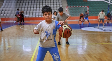 GSB Yaz Spor Okullarında Gençler Potada Parlıyor