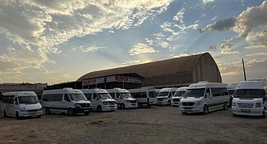 İnönü Okullarında Servis Saatleri Krizi: Öğrenciler Kapıda Bekliyor