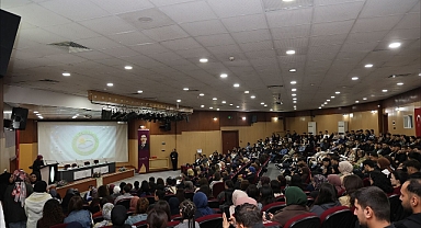 “Kız Çocukları Güçlenirse Gelecek Güçlenir” Paneli Üniversitede Gerçekleştirildi