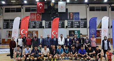 Cumhuriyetin 102. Yılı Parkede Kutlandı: Basketbol Turnuvasında Şampiyonlar Belli Oldu