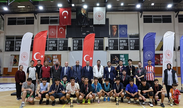 Cumhuriyetin 102. Yılı Parkede Kutlandı: Basketbol Turnuvasında Şampiyonlar Belli Oldu