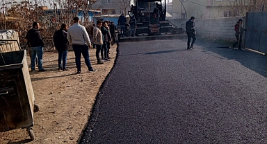 Karakoyunlu’da Asfalt Seferberliği Sürüyor: Başkan Bayram Ballı “Hizmeti Vatandaşımızdan Eksik Etmeyeceğiz”