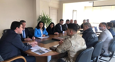 Kaymakam Fatih Erdoğan Başkanlığında Çifte Toplantı: Kadına Şiddet ve Bağımlılıkla Mücadelede “Sıfır Tolerans” Mesajı