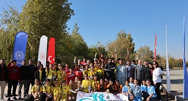 Okul Sporları Yıldızlar Kros Müsabakaları Sona Erdi: Şampiyonlar Belli Oldu