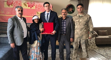 Şehit Ailesine Anlamlı Ziyaret: Kaymakam Erdoğan’dan Duygusal Buluşma