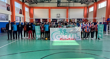 Tuzluca’da Gençler Voleybol Heyecanı Sona Erdi: Şampiyonlar Belli Oldu