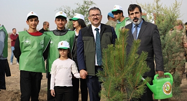 “Yeşil Vatanı Seviyoruz, Geleceğe Nefes Oluyoruz”: Iğdır’da Doğaya Umut Olan Fidanlar Toprakla Buluştu 