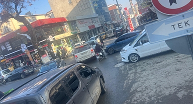 Atatürk Caddesi’nde Trafik Çilesi: “Işık Yok, Kural Yok, Tehlike Var”