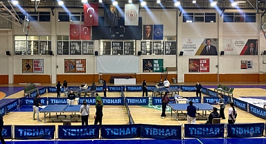 Gençler Masa Tenisi Turnuvası Kızlar Kategorisinde Başladı