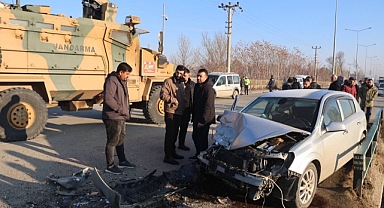 Iğdır’da Halfeli Caddesi’nde Korkutan Kaza: Araçlar Kafa Kafaya Çarpıştı
