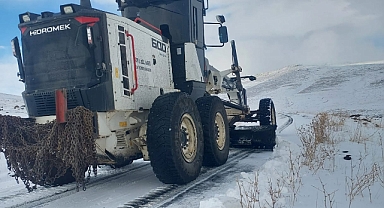 Iğdır’da Kış Kendini Gösterdi: İlk Kar Yağışı Köy Yollarını Kapattı, Ekipler Seferber Oldu