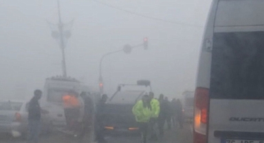 Iğdır’da Yoğun Sis Trafiği Felç Etti: Zincirleme Kazalar Meydana Geldi, Vatandaştan “Eğitime Geç Başlayalım” Talebi