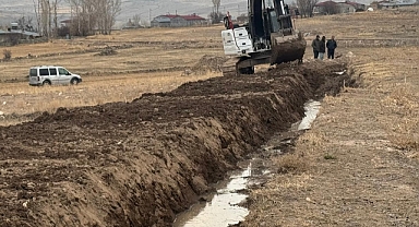 Iğdır İl Özel İdaresi Kırsalda Hız Kesmeden Çalışıyor: Sulama Kanalları ve HİS Göletlerinde Temizlik Tam Gaz Devam Ediyor