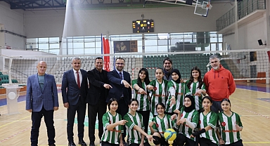 Küçükler Voleybol Müsabakaları Coşkuyla Sona Erdi